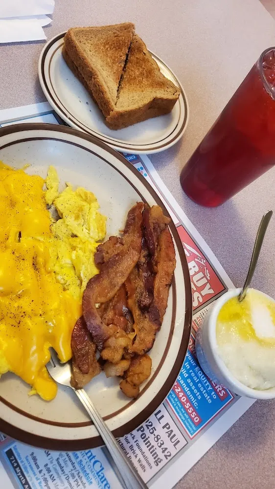 Eggs Bacon and Grits